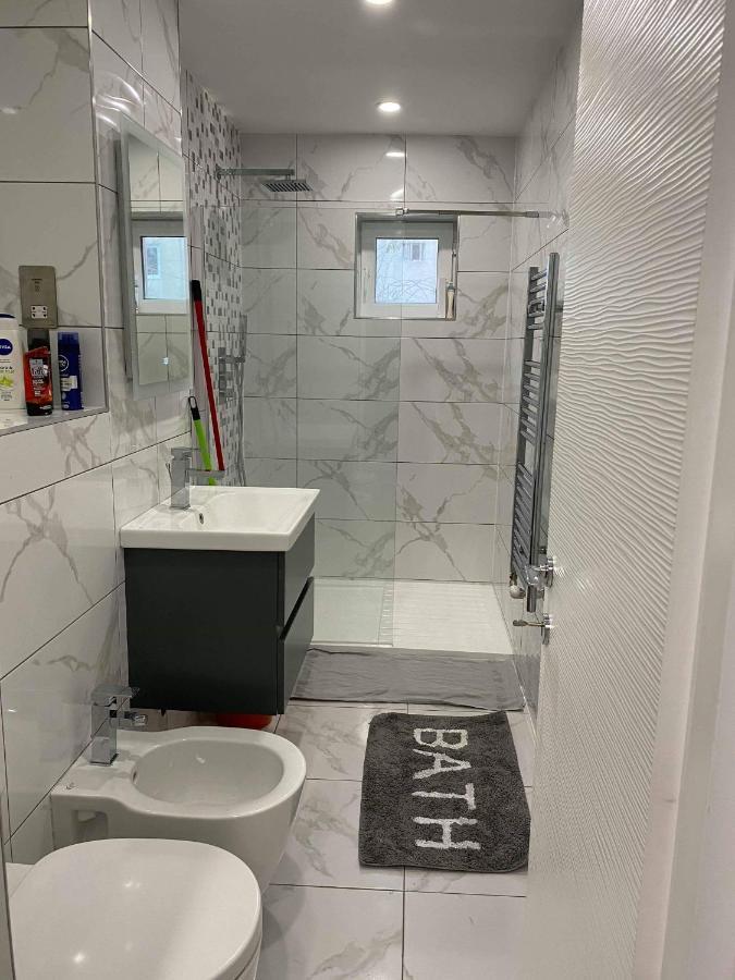 Edy Residence Миеркуря Чук Екстериор снимка